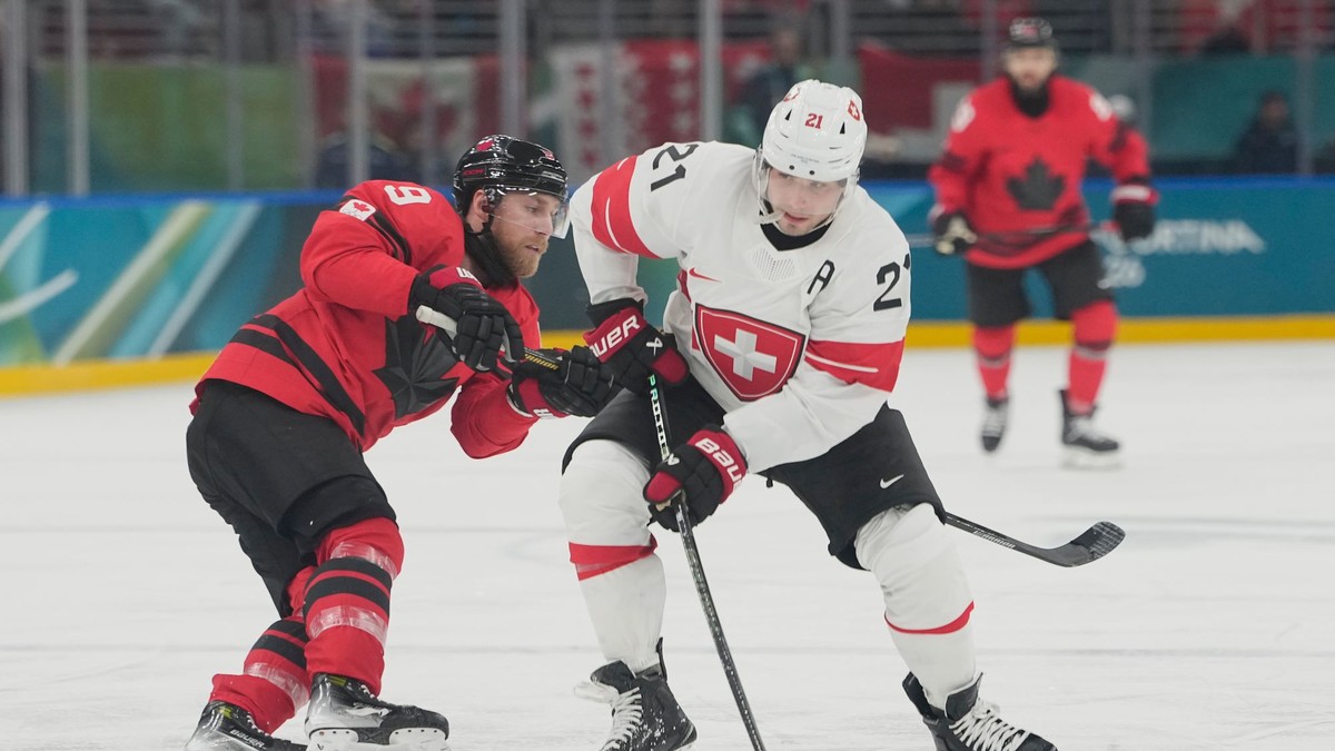 Sam Bennett a Kevin Fiala.