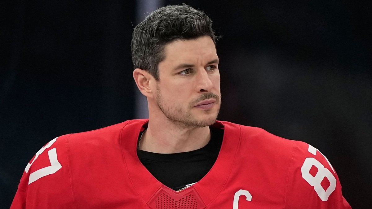 Na snímke kanadský hokejista Sidney Crosby reaguje po prehre vo finálovom dueli Kanada - USA na zimných olympijských hrách v Miláne.