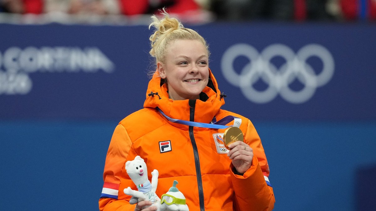 Holandská šortrekárka Xandra Velzeboerová sa raduje zo zisku zlata po pretekoch na 1000 m.