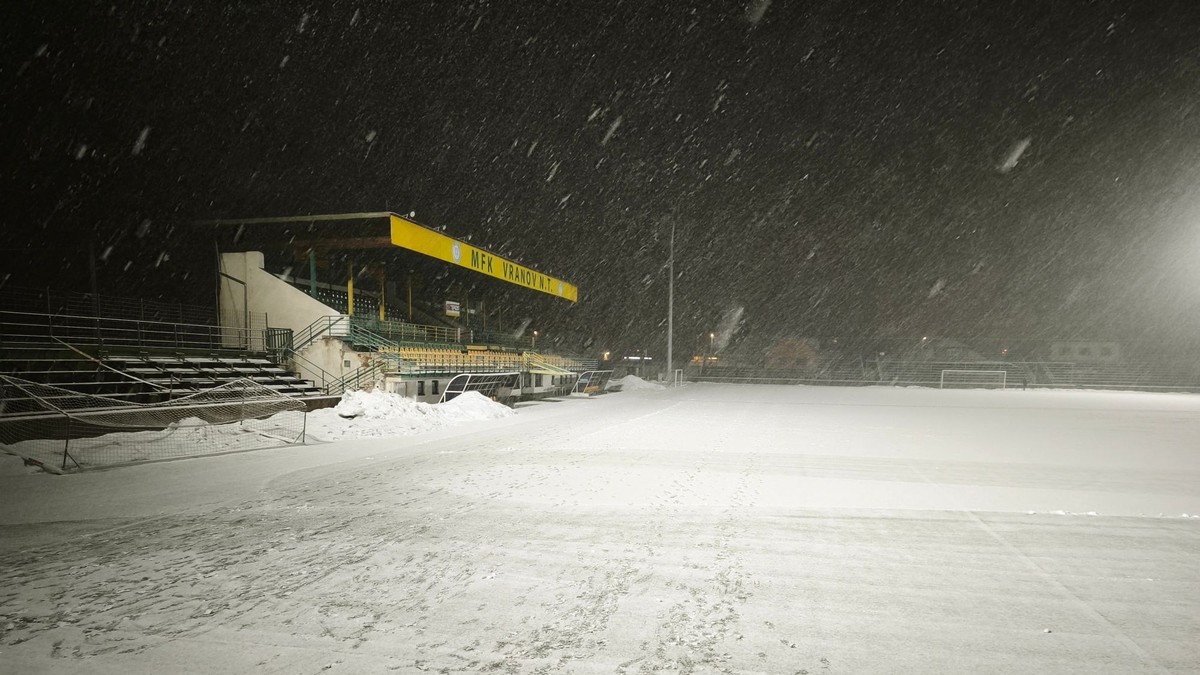 Vranov odohral len jeden polčas, zápas bol pre husté sneženie zrušený.