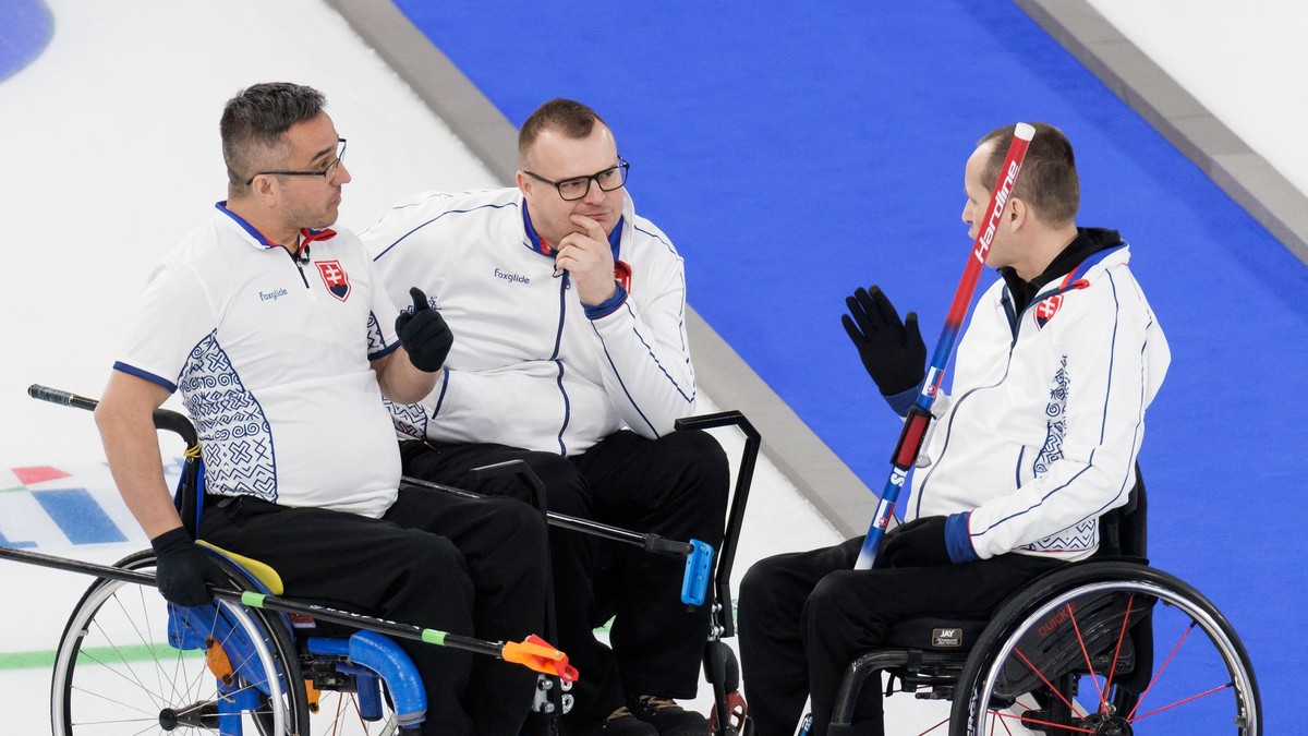 Slovenskí reprezentanti v zápase s Lotyšskom.