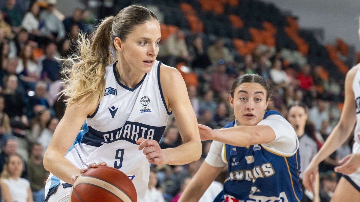 Na snímke zľava Terézia Páleniková (Slovensko) a Ioanna Kiprianouová (Cyprus).