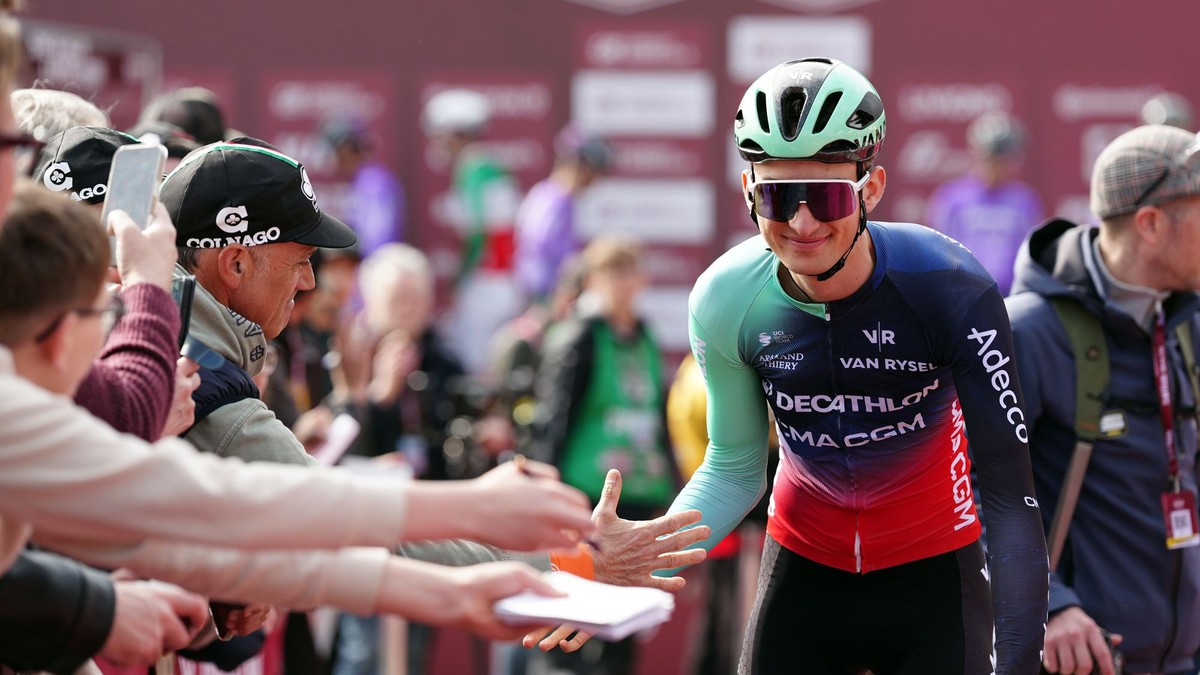 Francúzsky cyklista Paul Seixas.