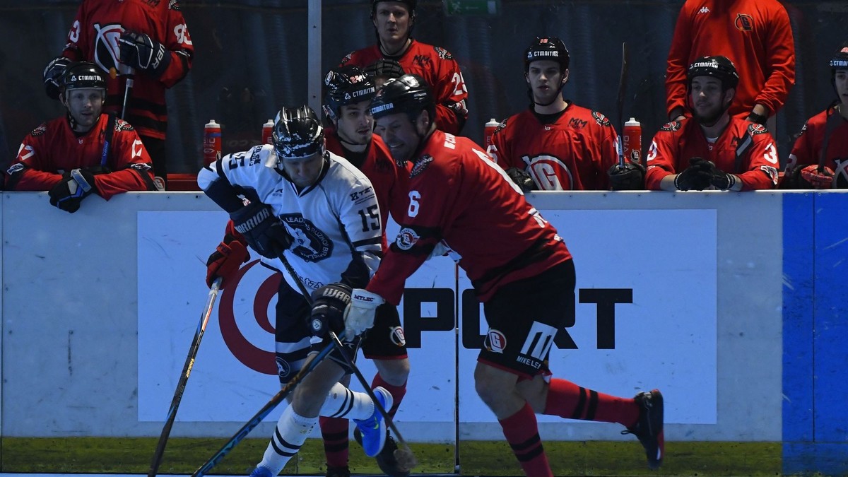 Momentka z hokejbalu LG Bratislava - Ružinov.