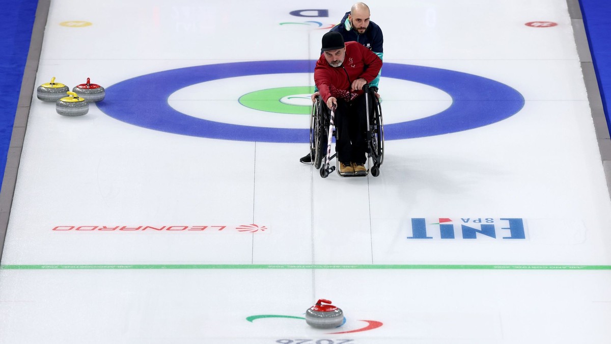 Úvod paralympijského turnaja v curlingu vozíčkarov.