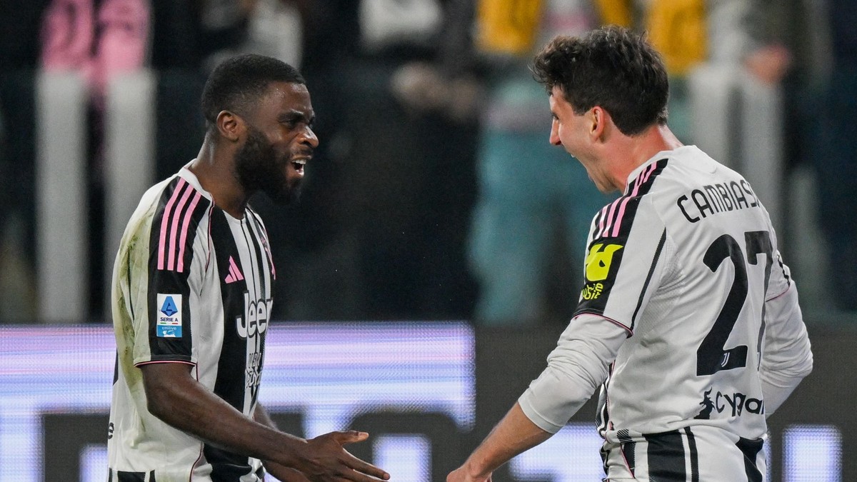 Radosť hráčov Juventusu z gólu v sieti Pisy.