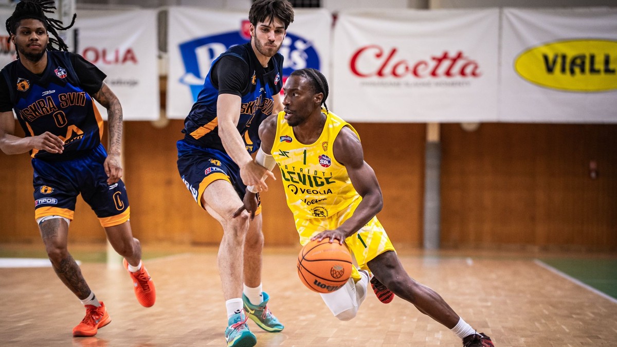 Momentka zo zápasu Patrioti Levice - Iskra Svit. 