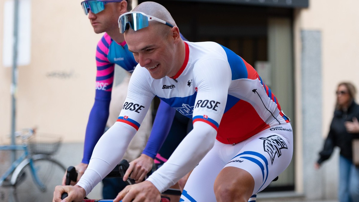 Lukáš Kubiš v drese majstra Slovenska v cyklistike. 