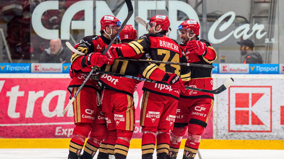 Hokejisti Prešova sa tešia z gólu.