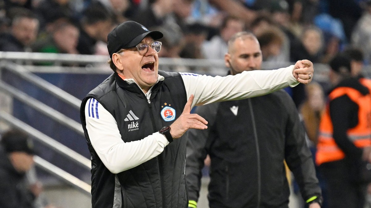 Na snímke tréner Slovana Vladimír Weiss v 5. kole nadstavbovej časti Niké ligy skupiny o titul ŠK Slovan Bratislava - FC Spartak Trnava.