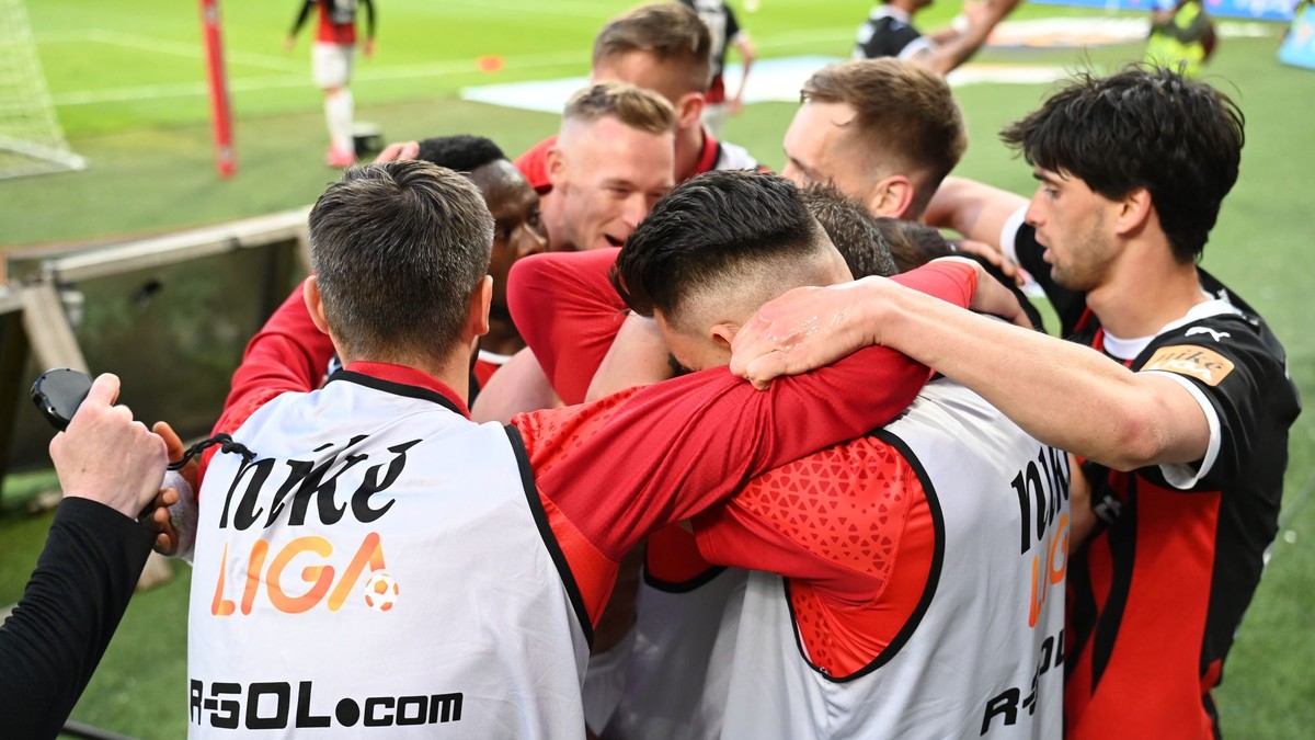 Na snímke radosť hráčov Trnavy po strelení gólu počas dohrávky 2. kola nadstavbovej časti Niké ligy medzi FC Spartak Trnava a FC DAC Dunajská Streda v Trnave.