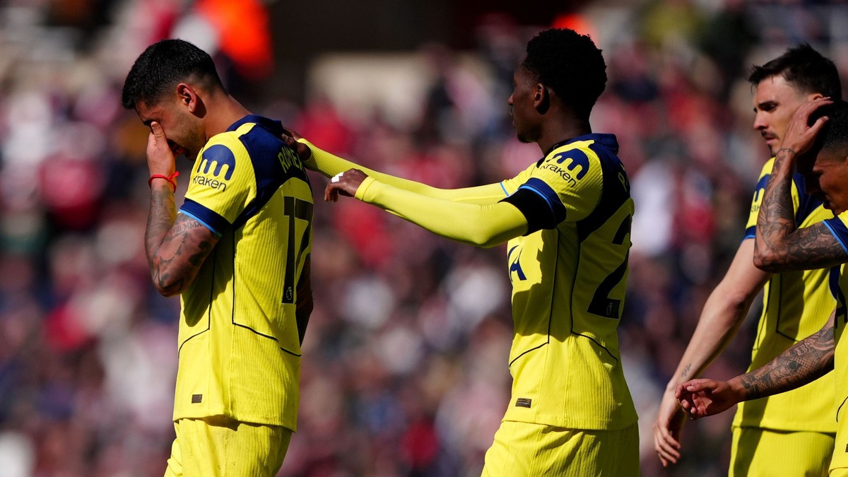 Hráči Tottenhamu po prehre.