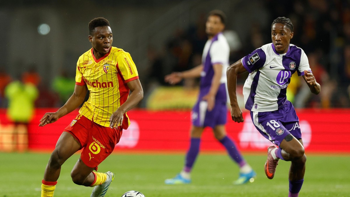 Momentka zo zápasu Toulouse a Racing Lens.