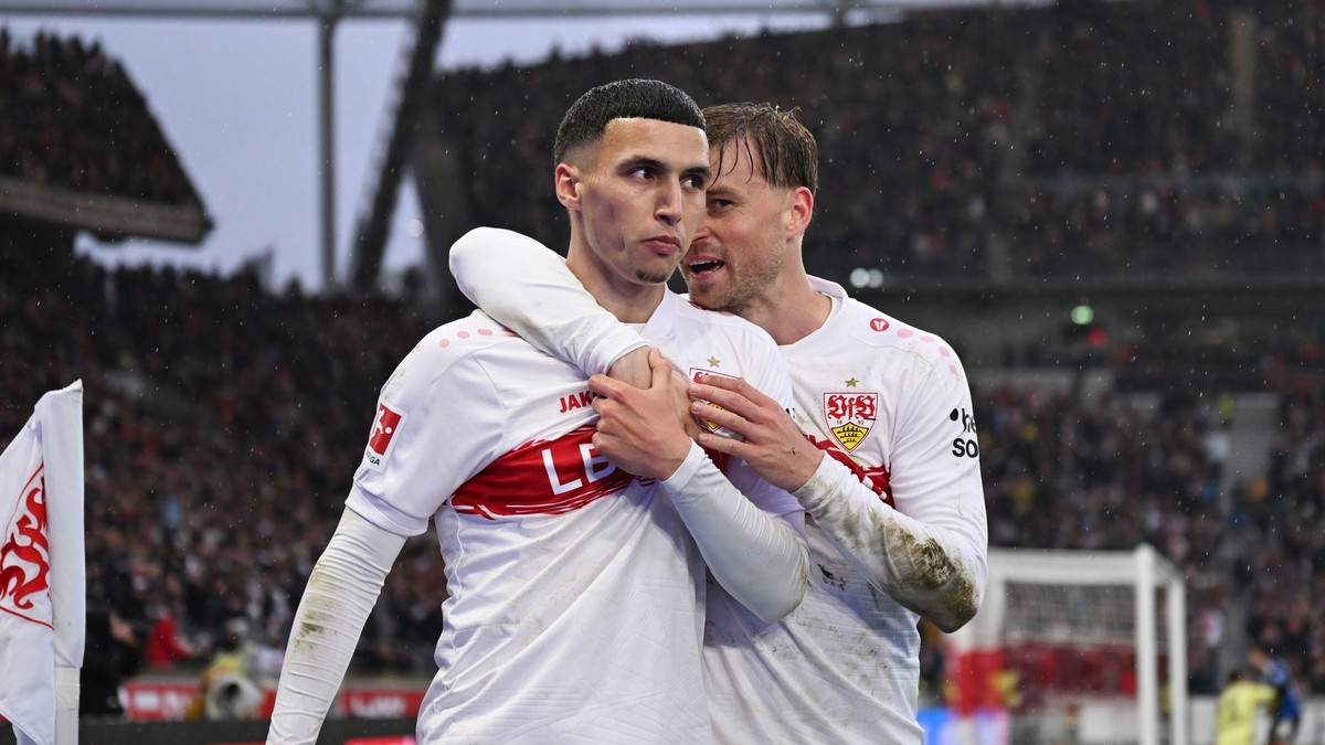 Hráči Stuttgartu sa tešia z gólu.