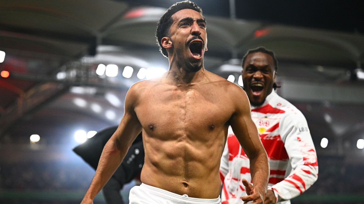 Tiago Tomas oslavuje víťazný gól Stuttgartu.