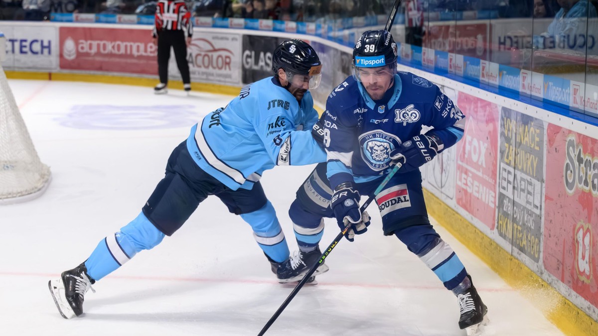 Na snímke zľava Ryan O´Connor (Bratislava) a Jakub Lacka (Nitra).