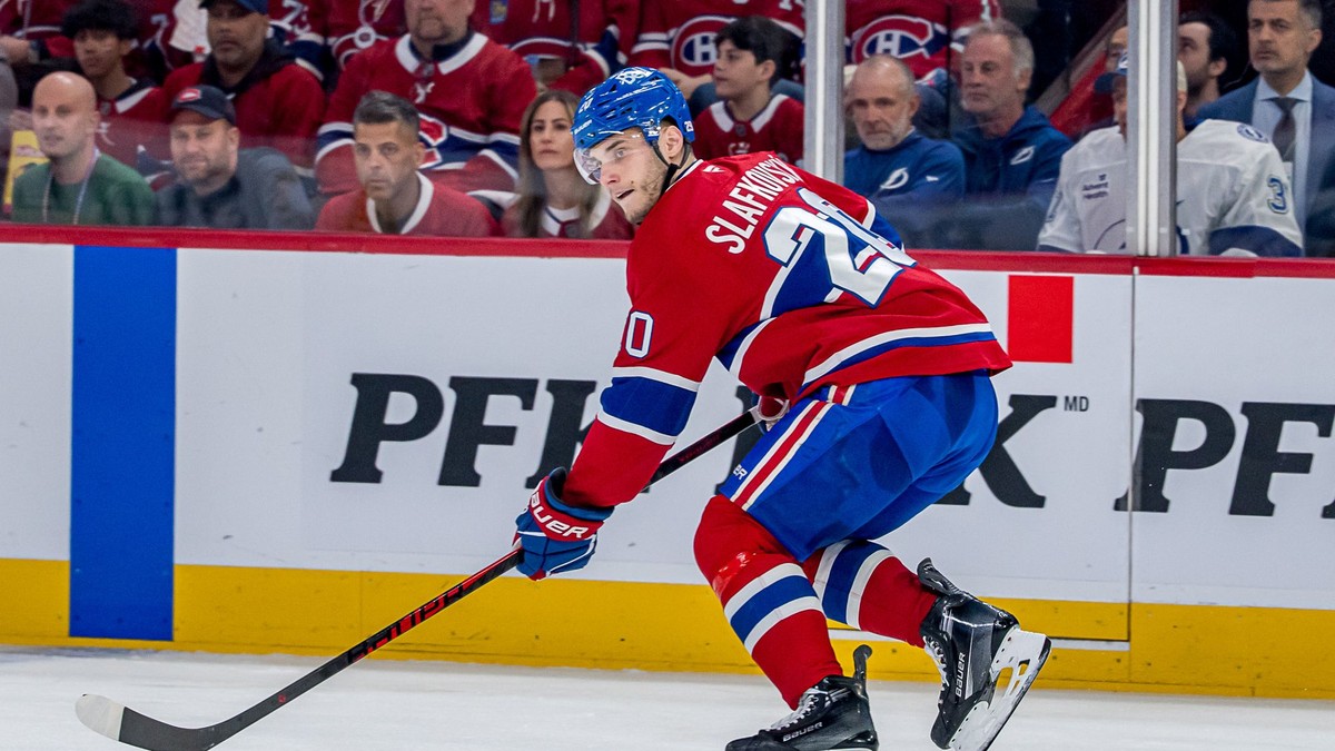 Juraj Slafkovský v treťom zápase play-off NHL proti Tampe. 