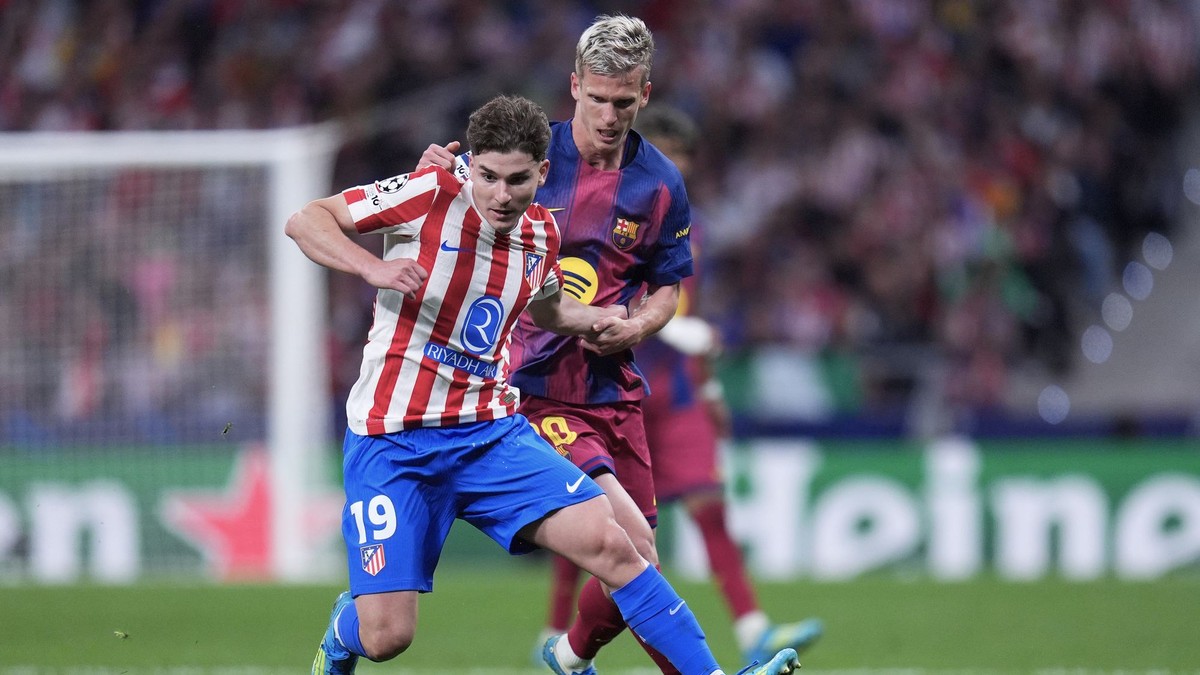 Julian Alvarez v drese Atlética Madrid.