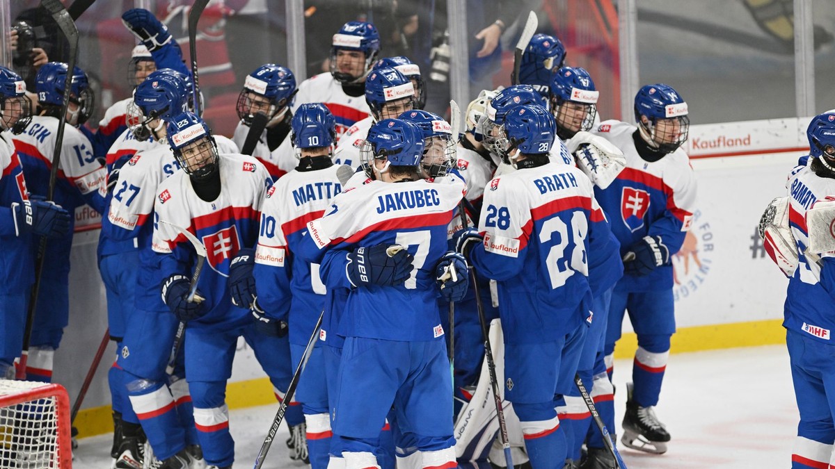 Radosť hráčov Slovenska po postupe do finále na MS U18 2026. 