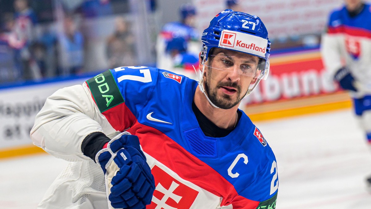 Na snímke kapitán Marek Hrivík (Slovensko).