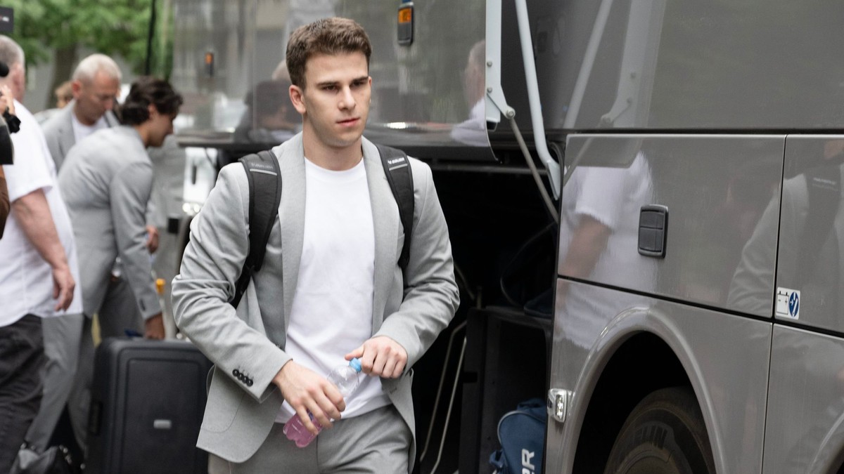 Filip Mešár počas odchodu národného tímu na svetový šampionát.