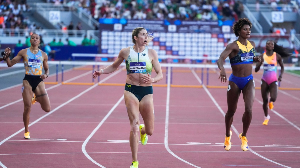Slovenská atlétka Emma Zapletalová (v strede).