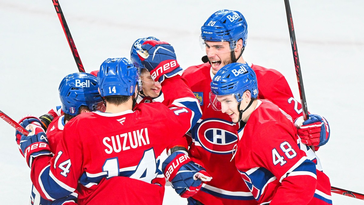 Montreal Canadiens oslavujú gól. 