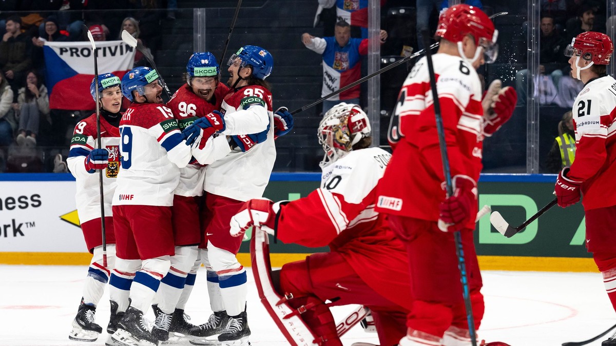 Česko oslavuje gól v zápase proti Dánsku na MS v hokeji 2026. 