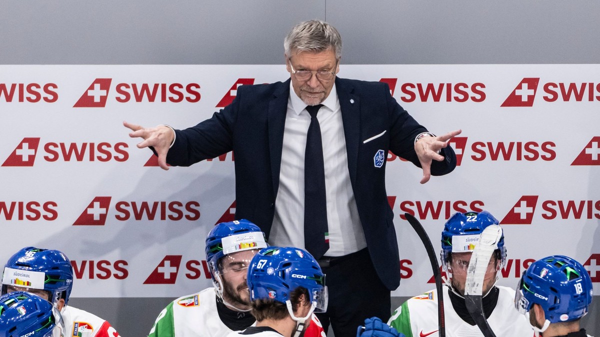 Jukka Jalonen na striedačke Talianska počas MS v hokeji 2026.