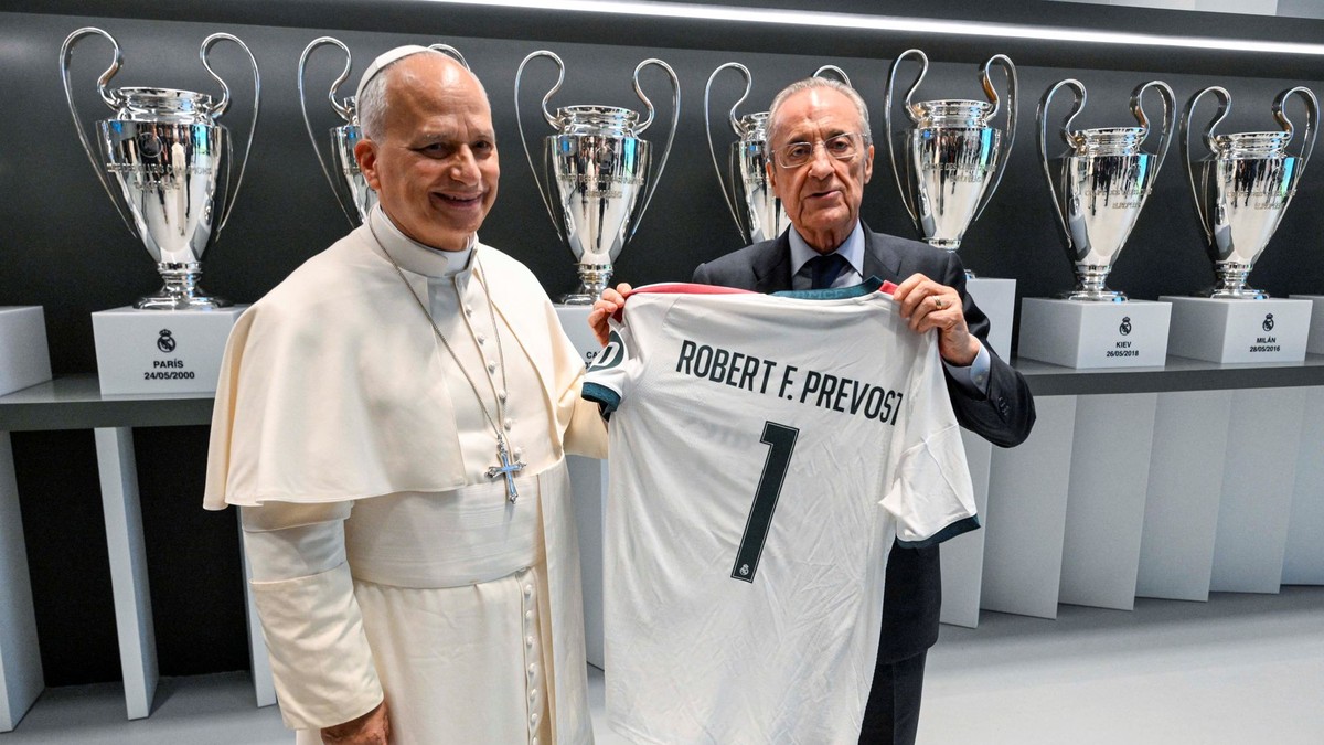 Pápež Pope Leo XIV sa stretáva s prezidentom klubu Real Madrid Florentinom Pérezom.