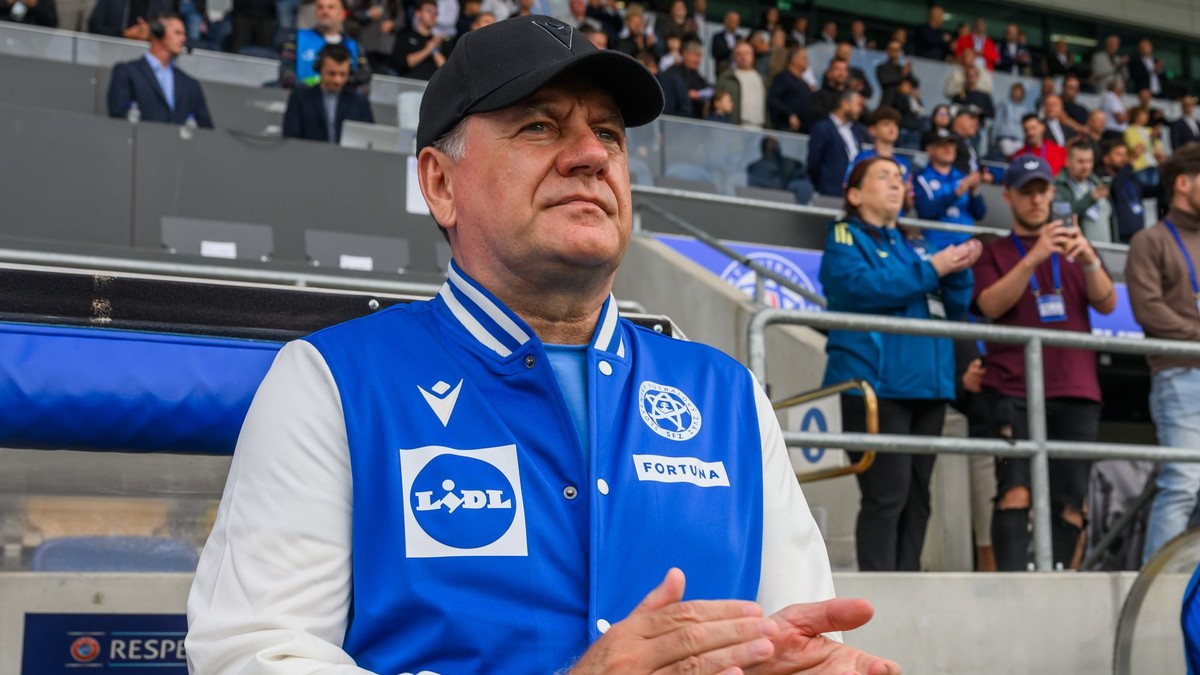 Tréner slovenskej futbalovej reprezentácie Vladimír Weiss st.