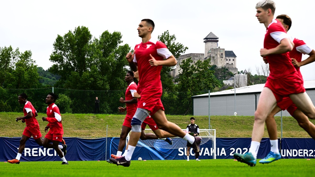Na snímke hráči AS Trenčín počas tréningu v rámci letnej prípravy futbalistov.