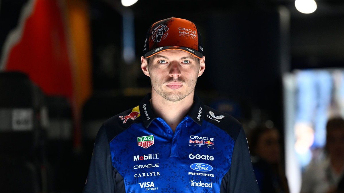 Holandský jazdec Max Verstappen z tímu Red Bull sa pripravuje na tréning pred Veľkou cenou Rakúska formuly 1.