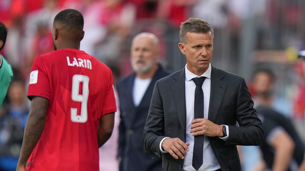 Tréner Jesse Marsch počas zápasu Kanada - Bosna a Hercegovina na MS vo futbale 2026.