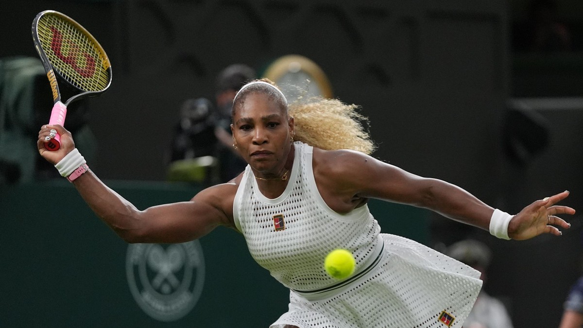 Serena Williamsová počas prvého kola dvojhry na Wimbledone 2026.