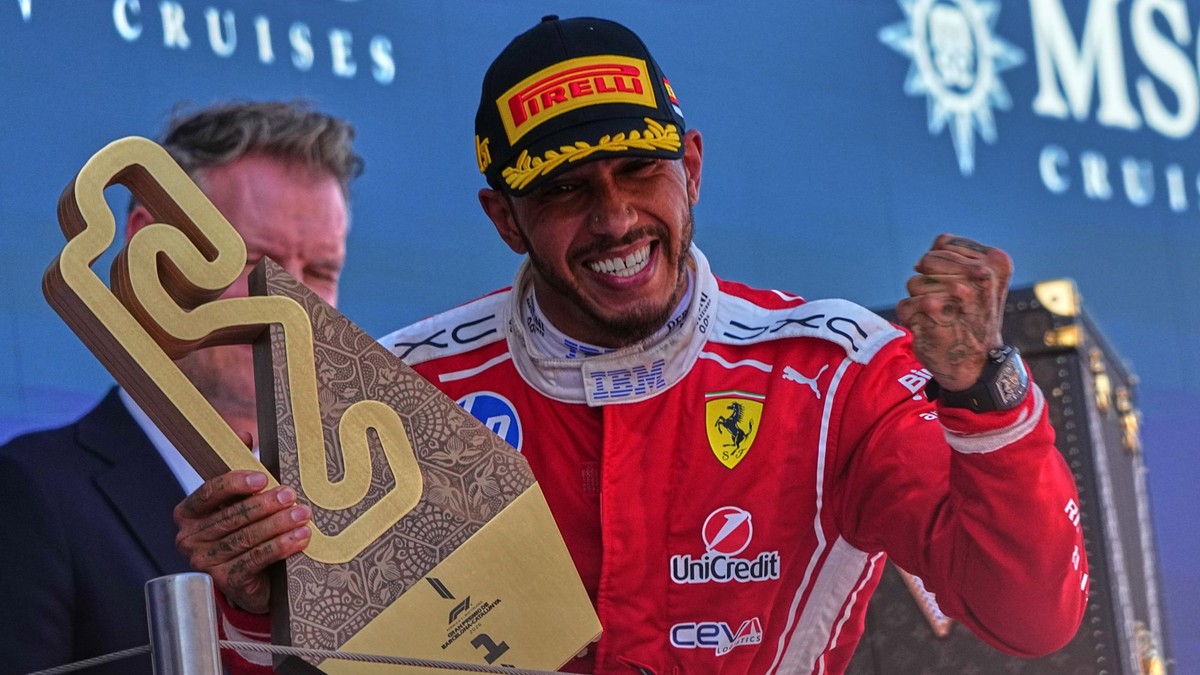 Lewis Hamilton sa raduje z víťazstva vo Veľkej ceny Katalánska 2026