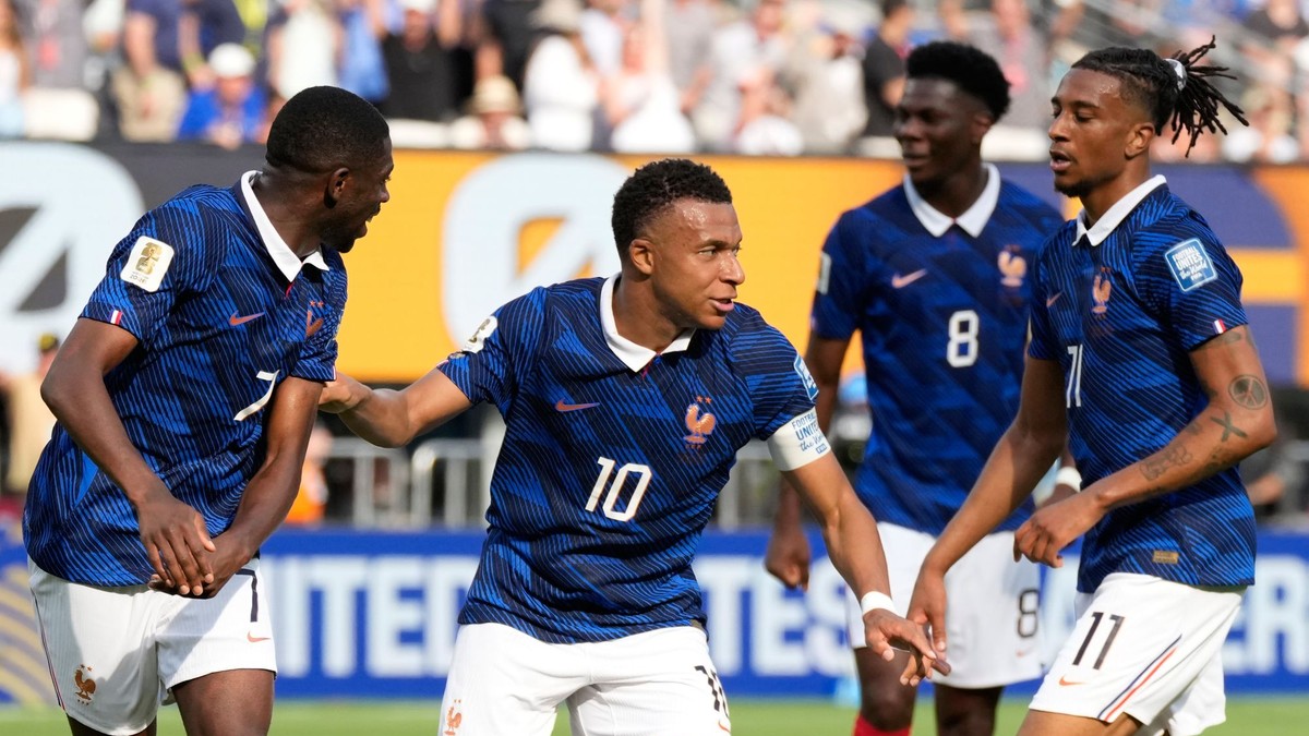 Kylian Mbappé oslavuje gól v zápase šestnásťfinále Francúzsko - Švédsko na MS 2026.