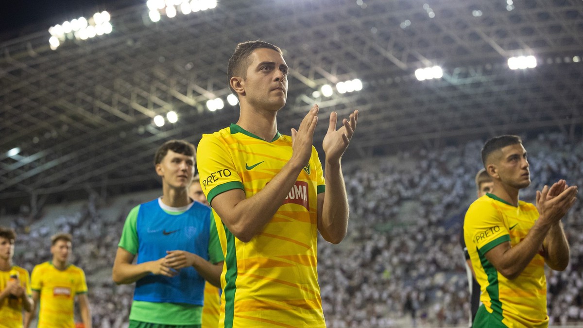 Na snímke uprostred v popredí hráč Žiliny Michal Faško po skončení prvého zápasu 1. predkola Európskej ligy (EL) medzi HNK Hajduk Split - MŠK Žilina v Splite.
