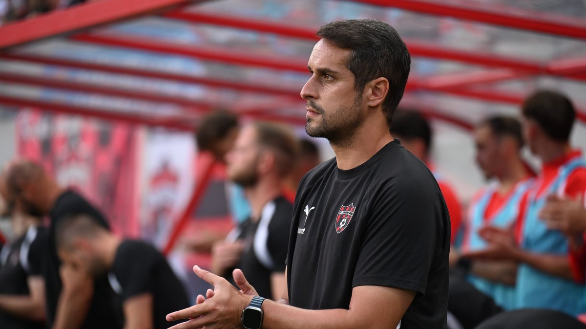 Na snímke tréner Trnavy Antonio Muňoz počas prvého zápasu 2. predkola Konferenčnej ligy FC Spartak Trnava - CSKA 1948 Sofia.