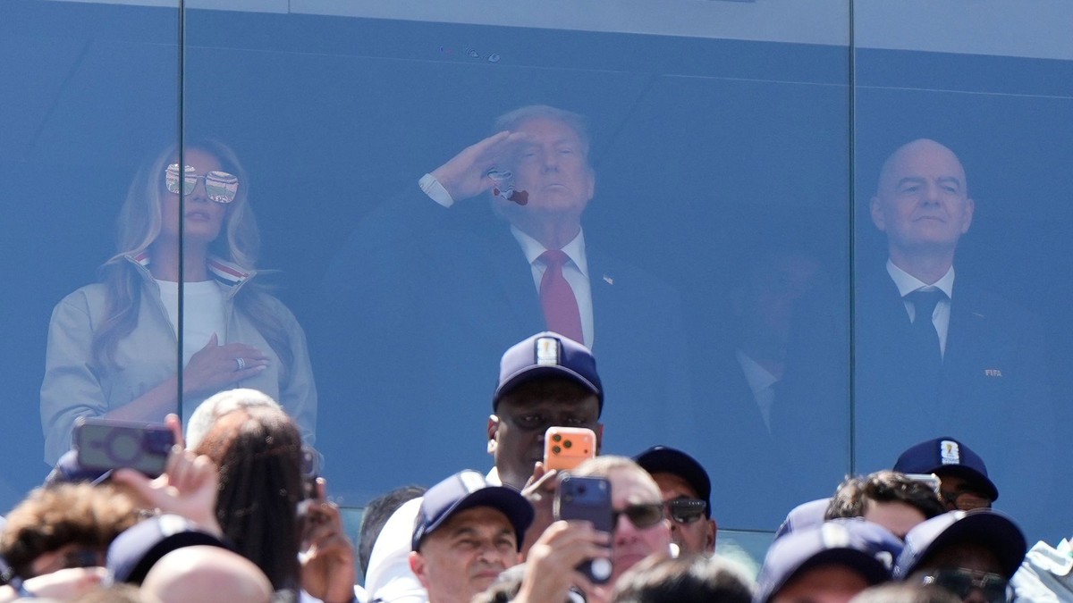 Donald Trump počas hymny v úvode finále MS vo futbale 2026.