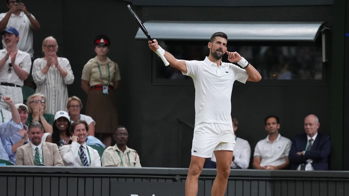 Novak Djokovič sa teší z postupu do semifinále Wimbledonu 2026. 