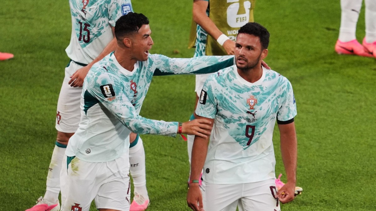 Futbalisti Portugalska oslavujú gól v šestnásťfinále MS 2026.