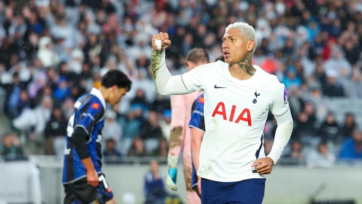 Richarlison sa teší z gól v prípravnom zápase medzi Aucklandom a Tottenhamom