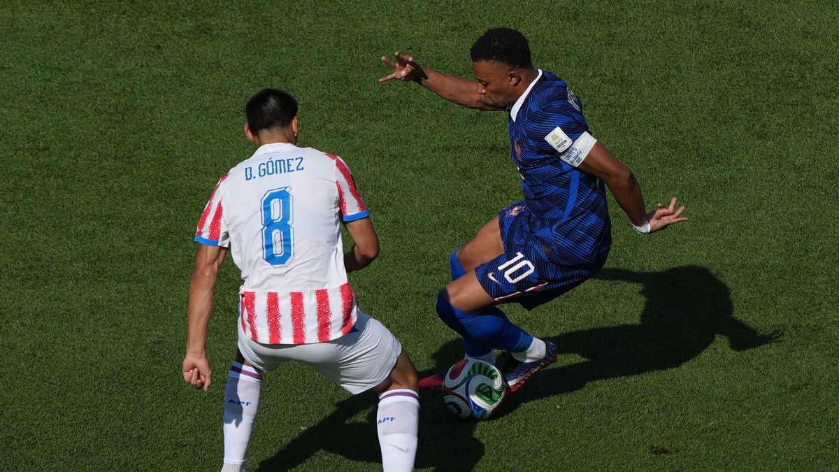 Francúz Kylian Mbappé v zápase s Paraguajom.