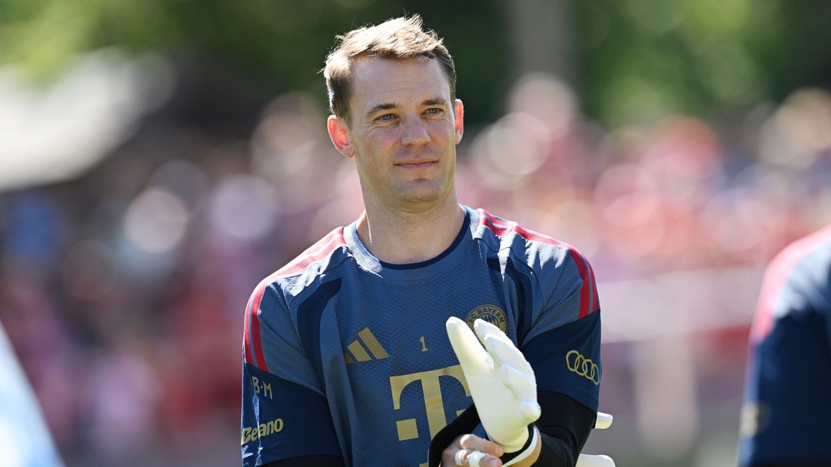 Na snímke brankár Bayernu Mníchov Manuel Neuer reaguje na tréningu v Mníchove.