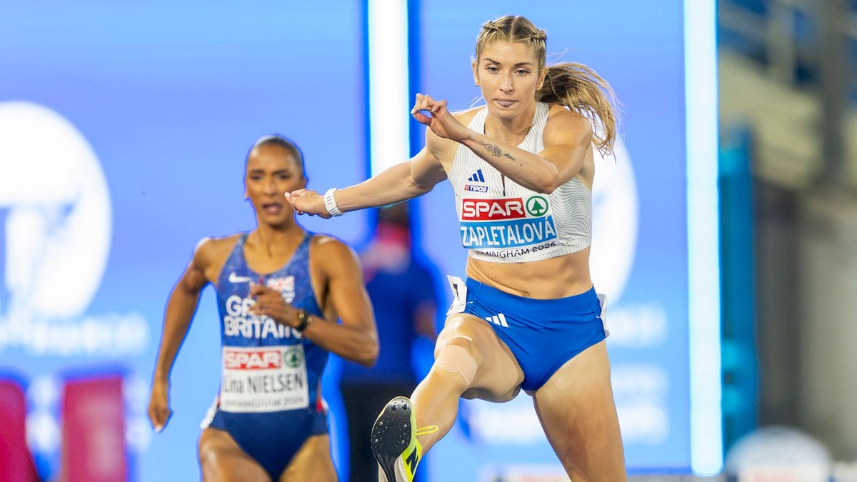 Slovenská atlétka Emma Zapletalová (vpravo).