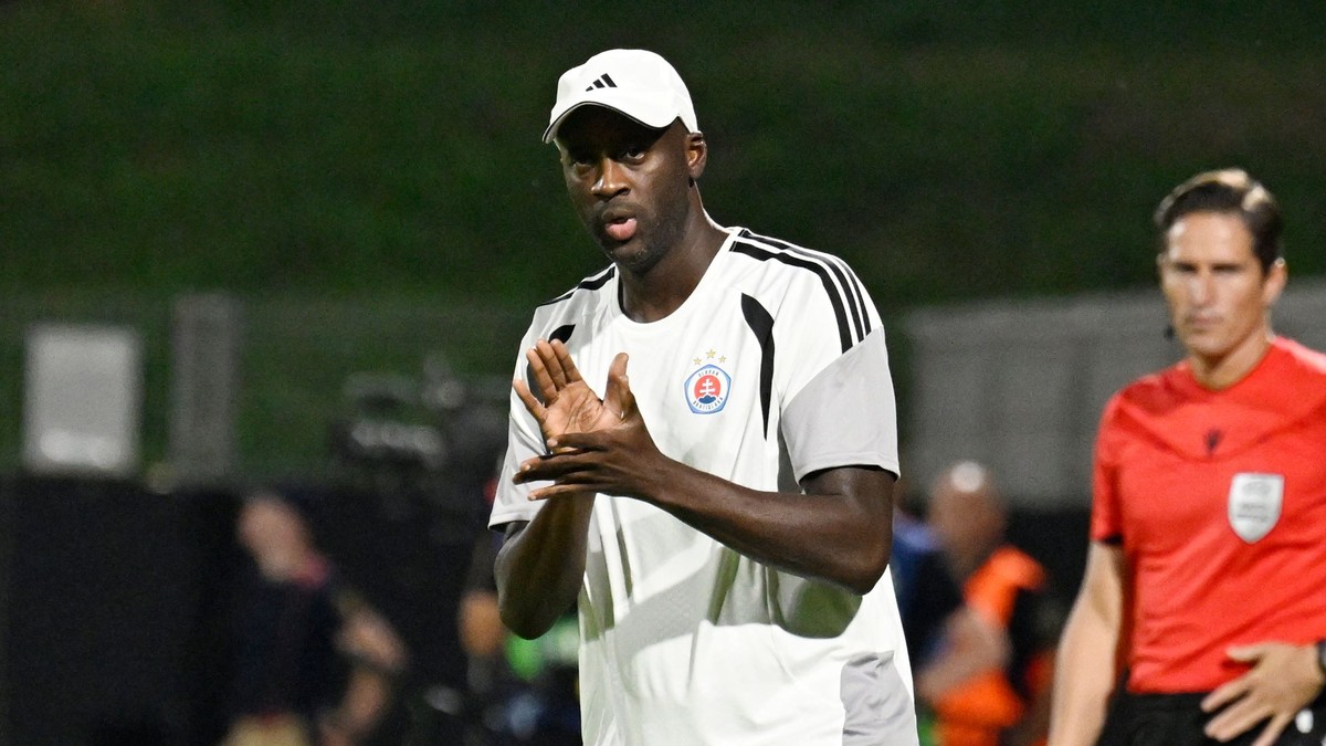 Na snímke tréner Slovana Yaya Touré.