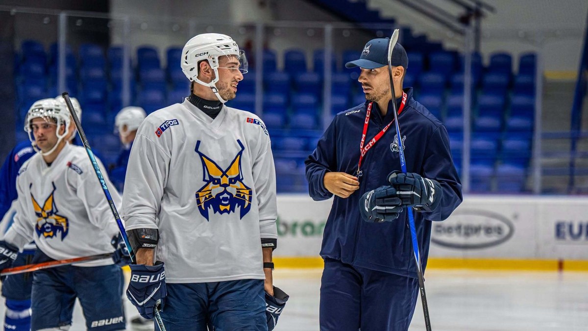 Vpravo Branislav Rapáč počas tréningu hokejistov HK Spišská Nová Ves.