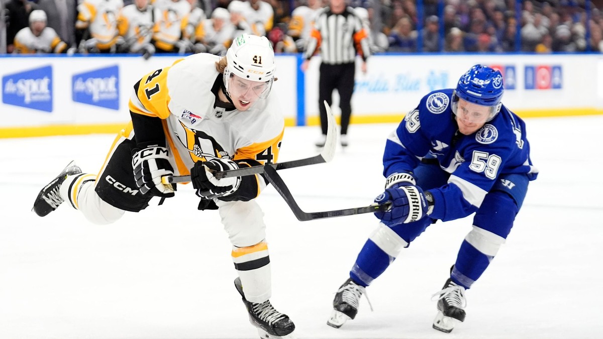 Ville Koivunen v drese Pittsburghu Penguins.