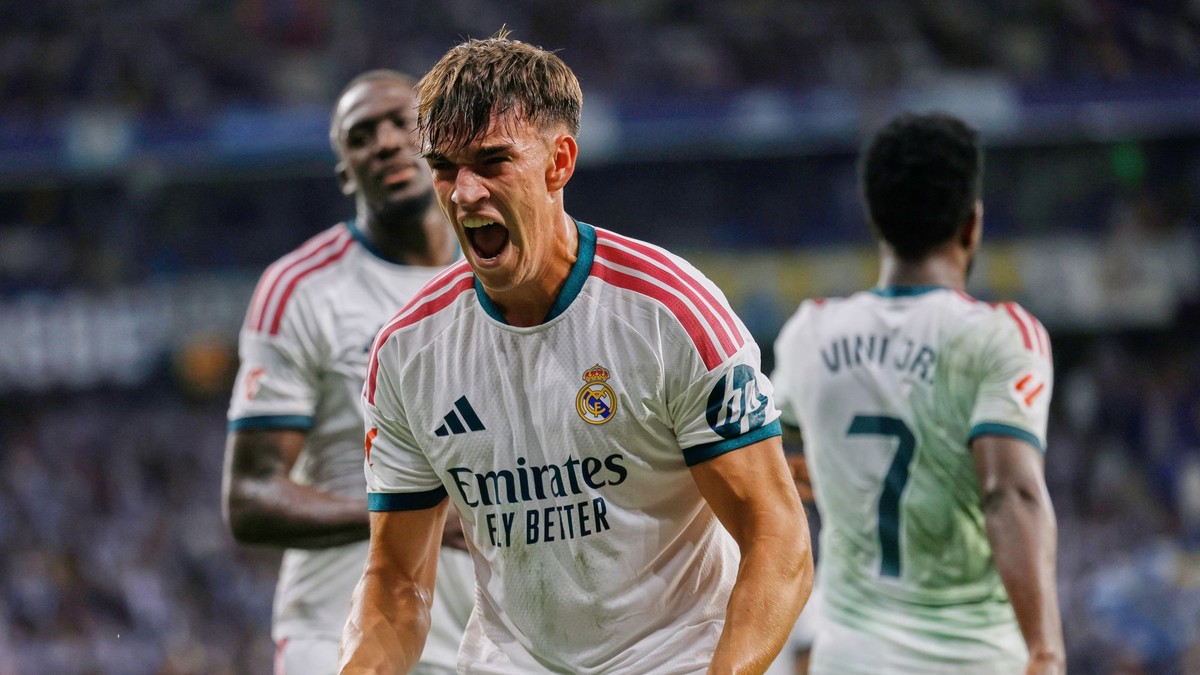 Futbalista Realu Madrid Carlos Espí sa teší z gólu v zápase proti Espanyolu. 